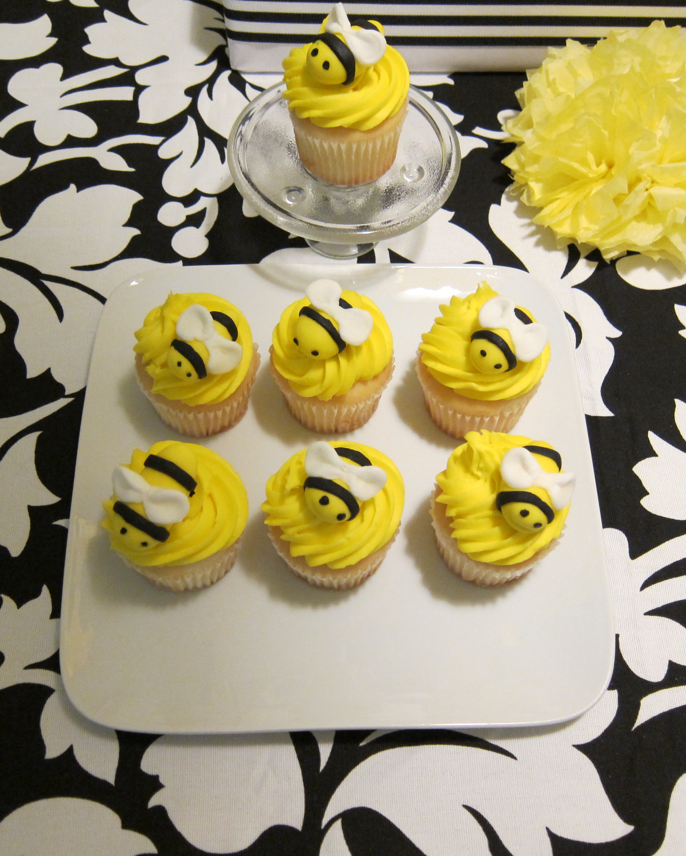 bumblebeefondantcupcaketoppers The Catch My Party Blog The Catch