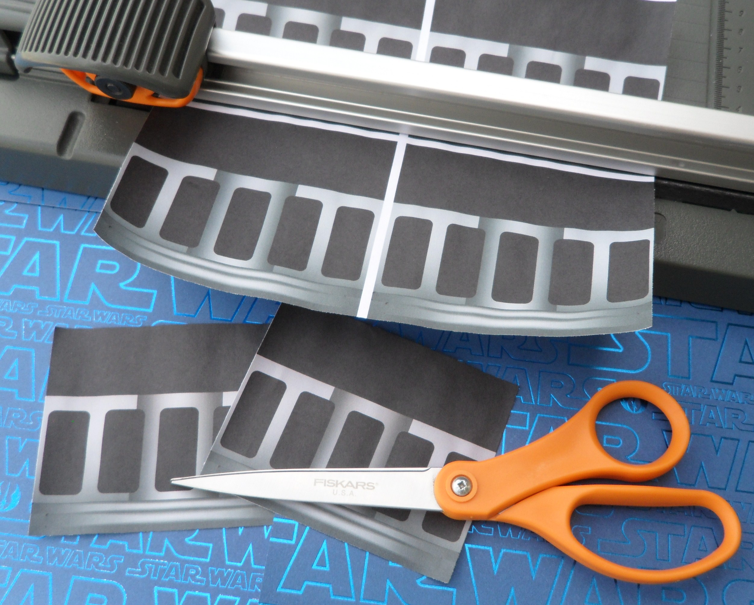 DIY Tutorial How To Make Lightsaber Napkin Wraps For Your Star Wars