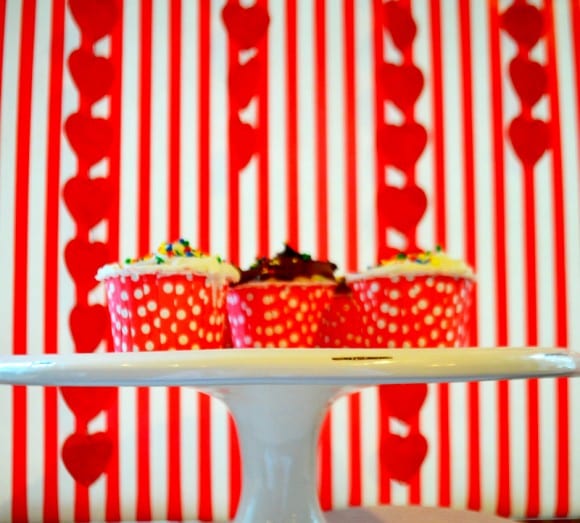 valentines-day-party-backdrop-diy