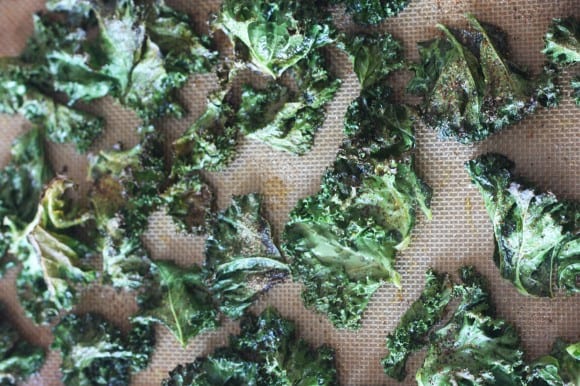 spicy-garlic-kale-chips-recipe-12A