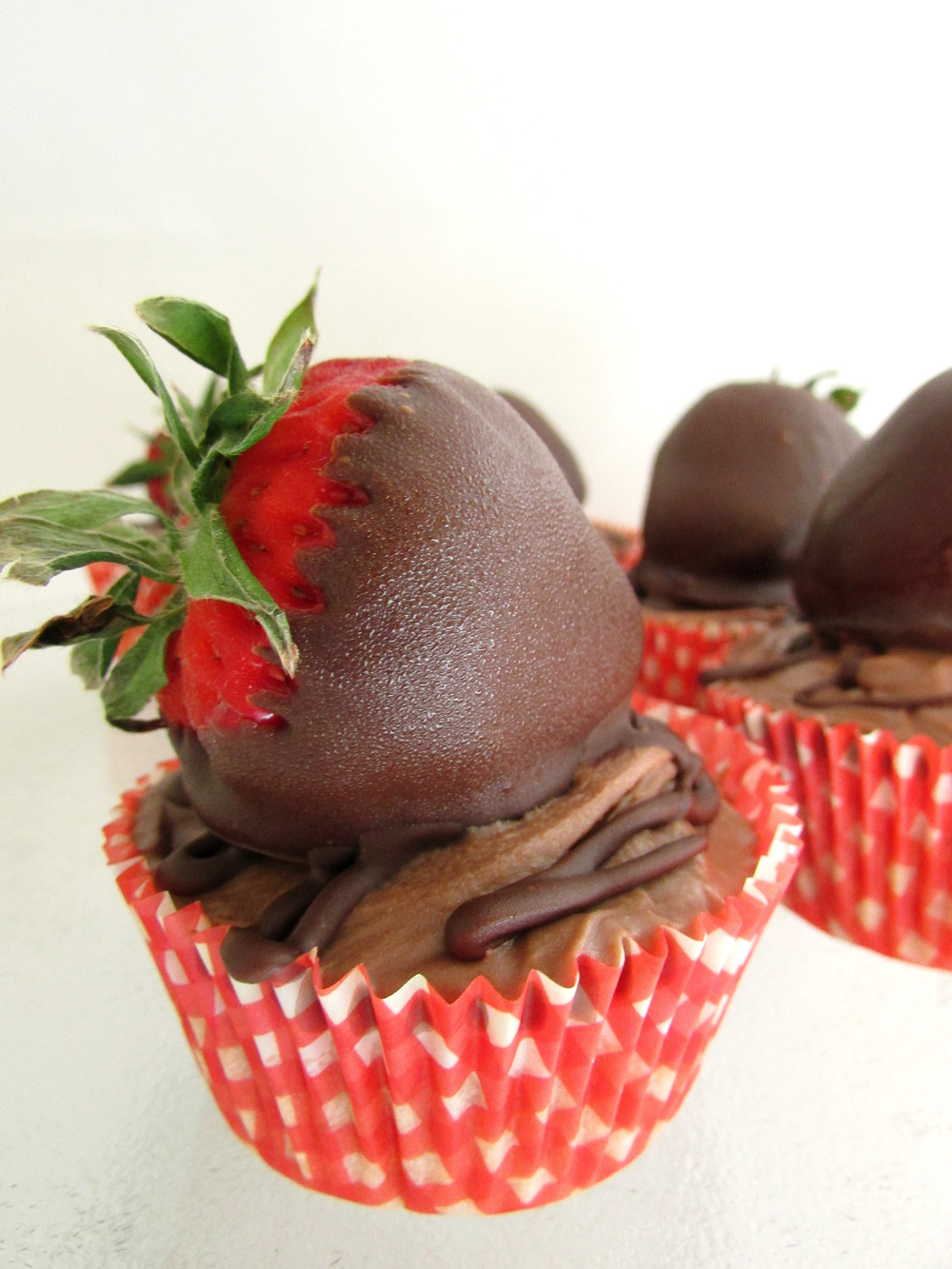 {RECIPE} Chocolate Covered Strawberry Cupcakes for Mother's Day | Catch ...