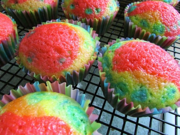 recipe-ulitmate-rainbow-cupcakes (10)