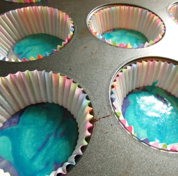 recipe-ulitmate-rainbow-cupcakes (7)