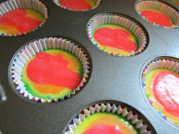 recipe-ulitmate-rainbow-cupcakes (8)