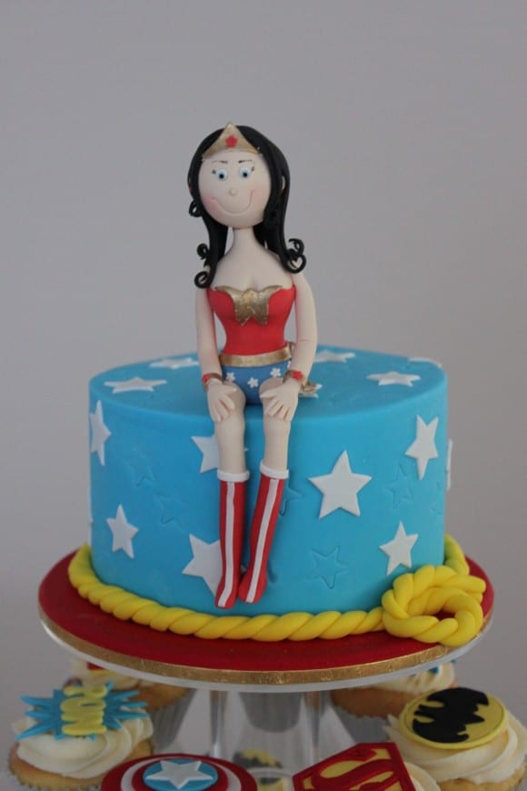 superhero-birthday-wonderwoman-cake