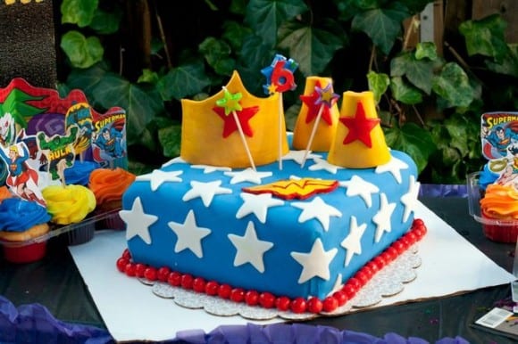 superhero-party-cake-wonder-woman
