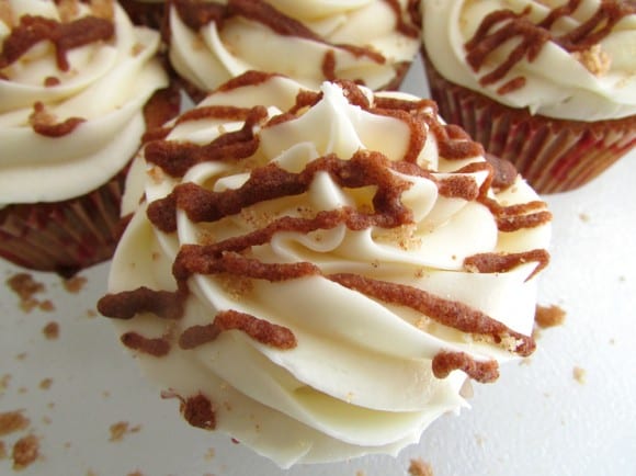 recipe-cinnamon-roll-cupcakes