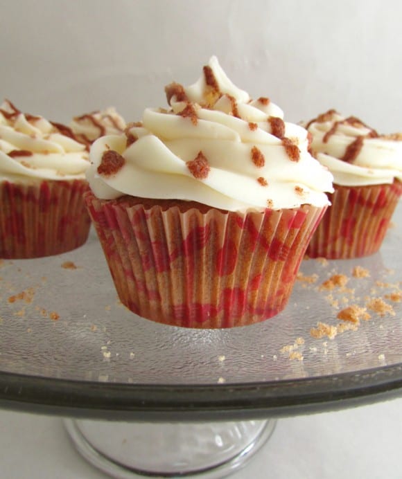 recipe-cinnamon-roll-cupcakes