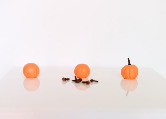 fondant-pumpkin-cupcake-toppers