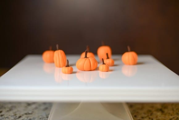 fondant-pumpkin-cupcake-toppers