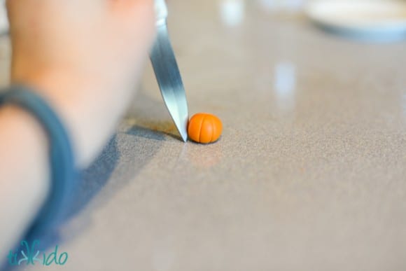 fondant-pumpkin-cupcake-toppers