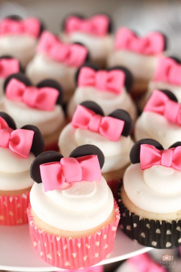 Minnie Mouse bowtie cupcakes