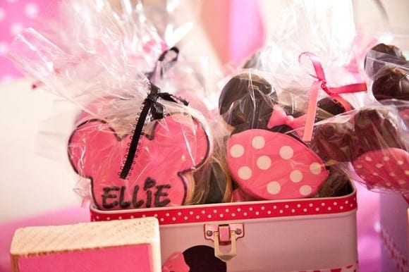 Minnie Mouse cookie party favors