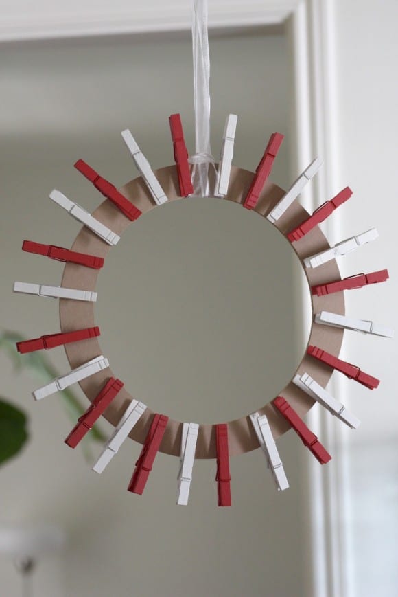 Clothespin-Christmas-card-holder-wreath-craft