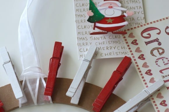 Clothespin Christmas card wreath craft