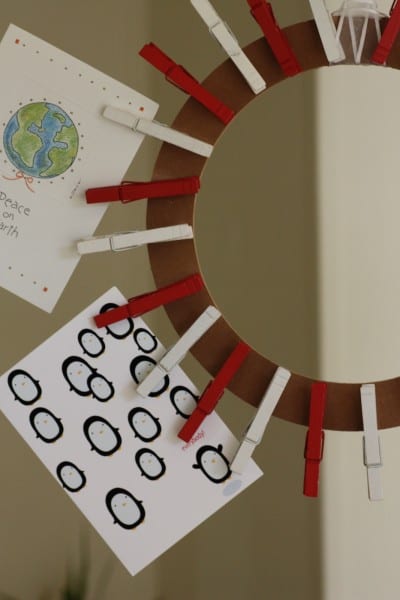 Clothespin Christmas cardholder wreath craft