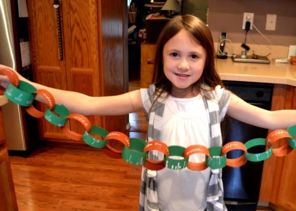 Easy Super Bowl party paper chain decoration