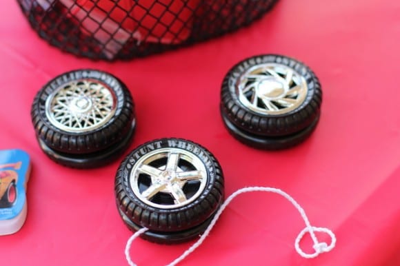 Wheel yoyo party favors