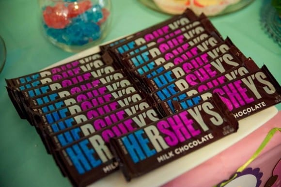 Gender Reveal Baby Shower Hershey's | CatchMyParty.comGender Reveal Baby Shower Hershey's | CatchMyParty.com