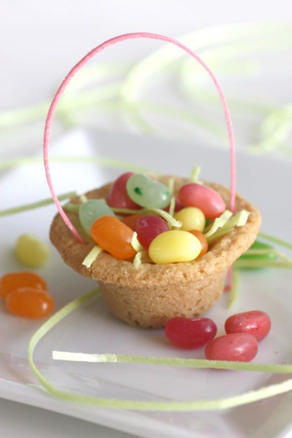 Sugar cookie Easter basket DIY | CatchMyParty.com