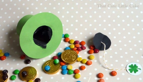 St. Patrick's Day Leprechaun Hat Popper DIY | CatchMyParty.com 