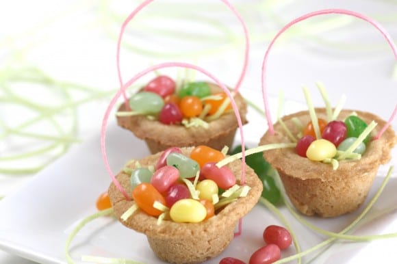 Sugar cookie Easter basket DIY | CatchMyParty.com
