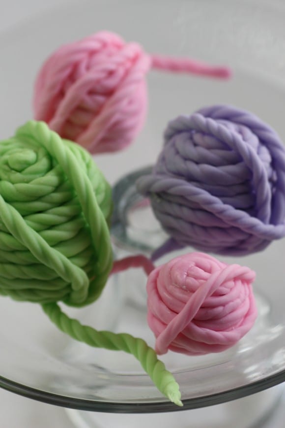 Fondant yarn cake ball tutorial | CatchMyParty.com