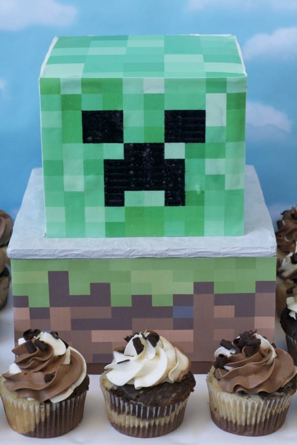 Creeper cake with cupcakes