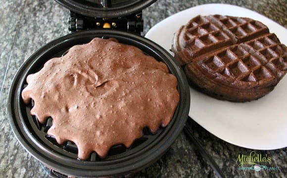 How to bake a birthday cake in a waffle iron | CatchMyParty.com