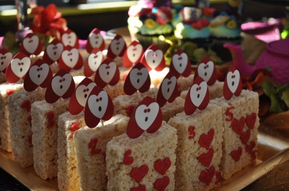 Alice in Wonderland Party Treat Ideas | CatchMyParty.com