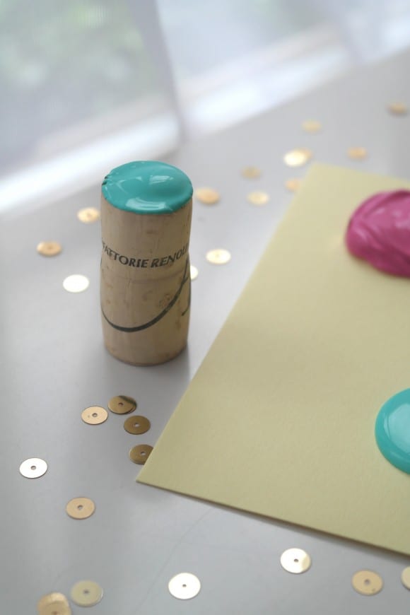 DIY Craft Paper Polka Dot Table Runner | CatchMyParty.com