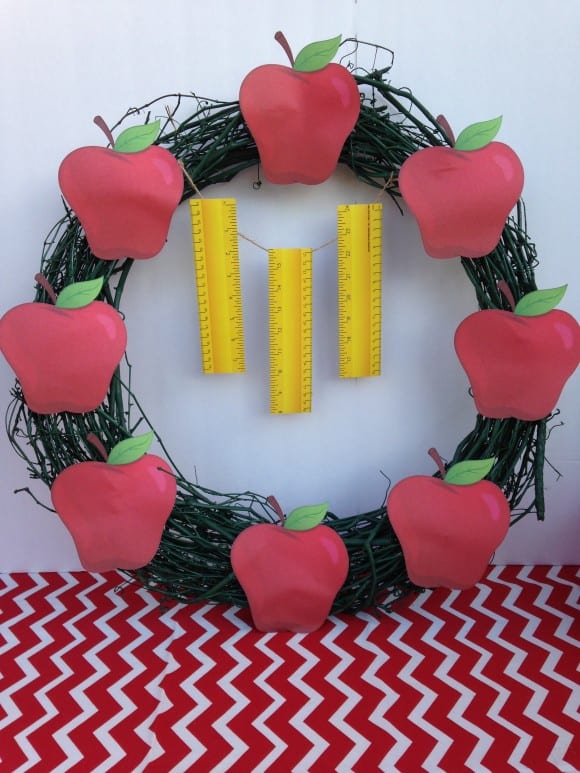 Budget-friendly back to school wreath tutorial DIY! See more crafts at CatchMyParty.com.