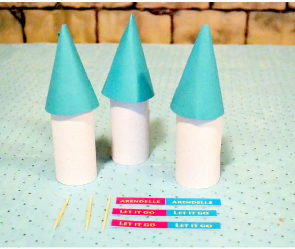 Arendelle castle cupcake holder DIY | CatchMyParty.com