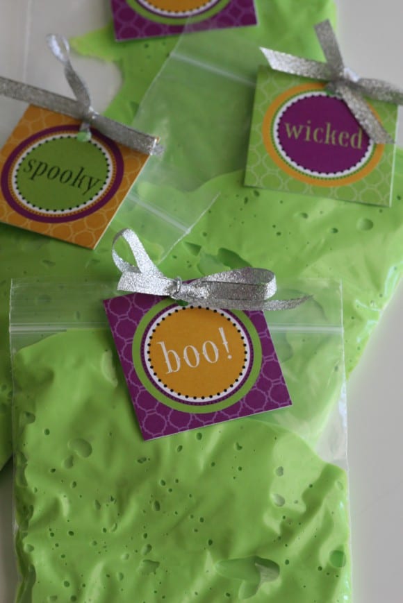 Easy slime Halloween party favors + free printables! | CatchMyParty.com