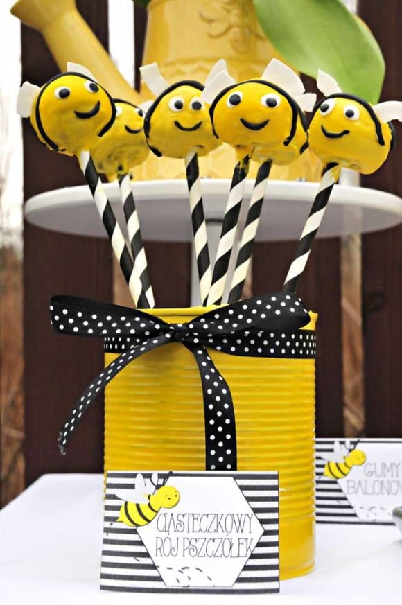 Bumble bee party cake pops | CatchMyParty.com
