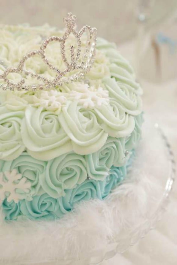 Amazing Frozen birthday cake | CatchMyParty.com