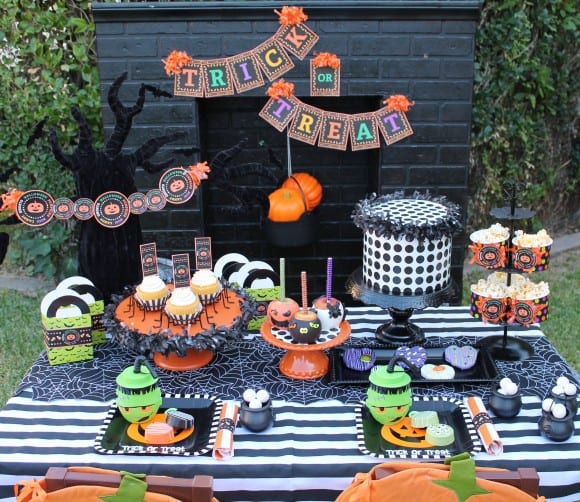 Learn how to throw this toddler Halloween Party! | CatchMyParty.com