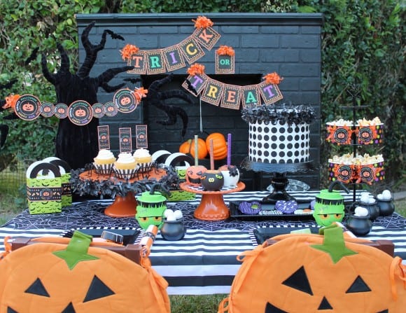 Learn how to throw this toddler Halloween Party! | CatchMyParty.com