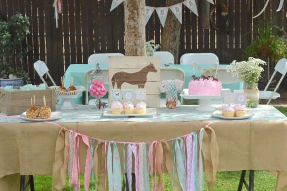 Shabby chic fabric garland | CatchMyParty.com