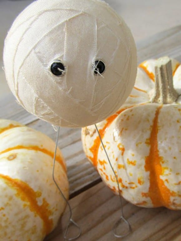 Cute Halloween Mummy DIY | CatchMyParty.com