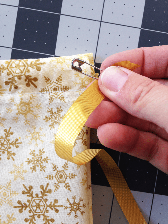 Fabric Bag Wrapping Tutorial ribbon | CatchMyParty.com