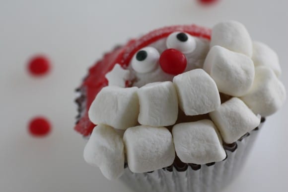 Santa Claus Cupcake DIY | CatchMyParty.com