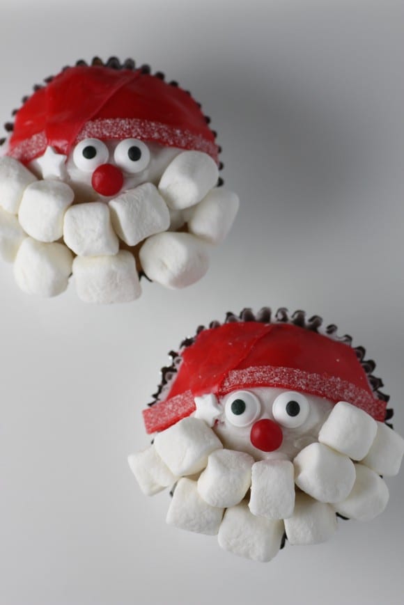 Santa Claus Cupcake DIY | CatchMyParty.com