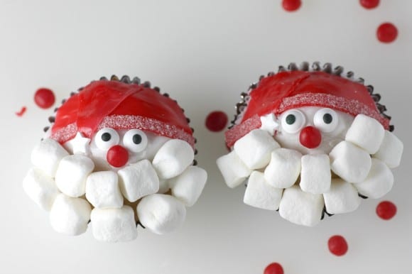 Santa Claus Cupcake DIY | CatchMyParty.com