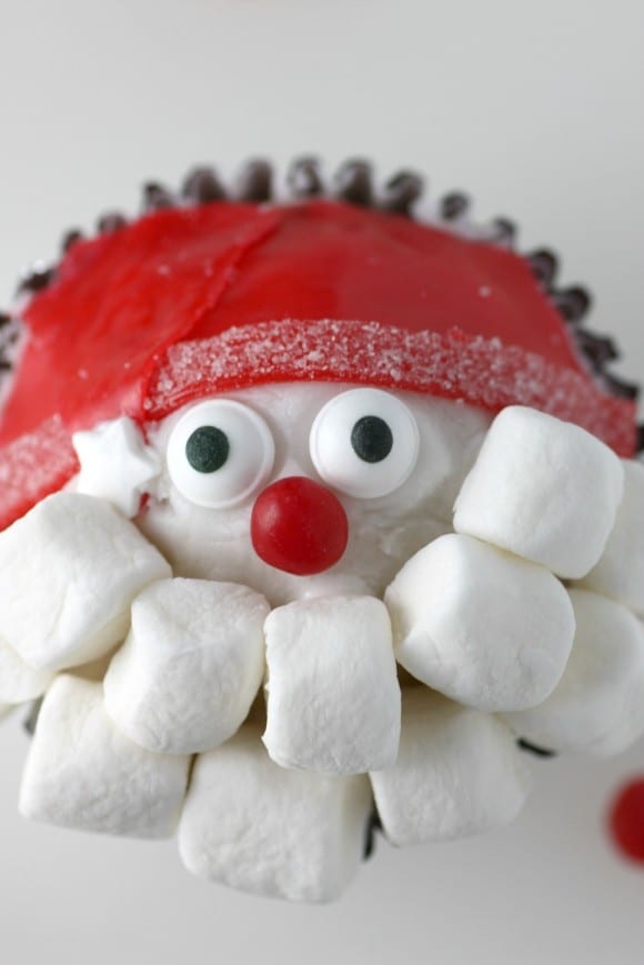 Santa Claus Cupcake DIY | CatchMyParty.com
