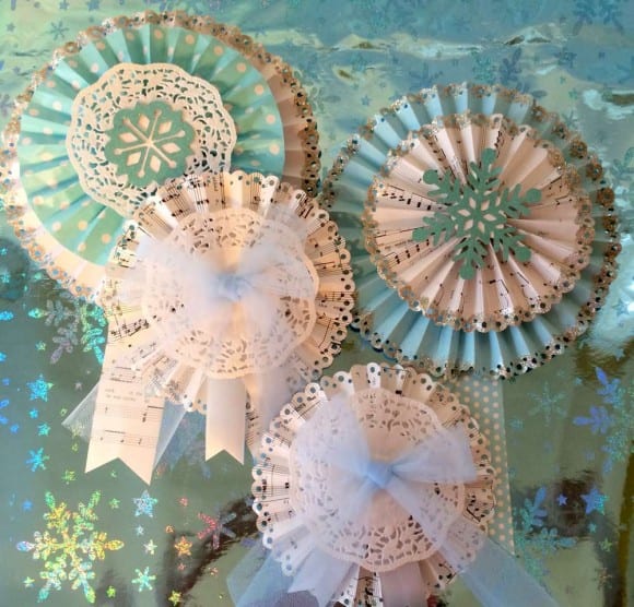 Frozen paper rosettes | CatchMyParty.com