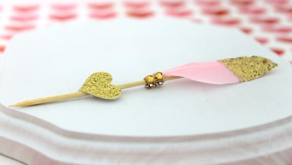 Gold heart for the Valentine's Day Cupcake | CatchMyParty.com