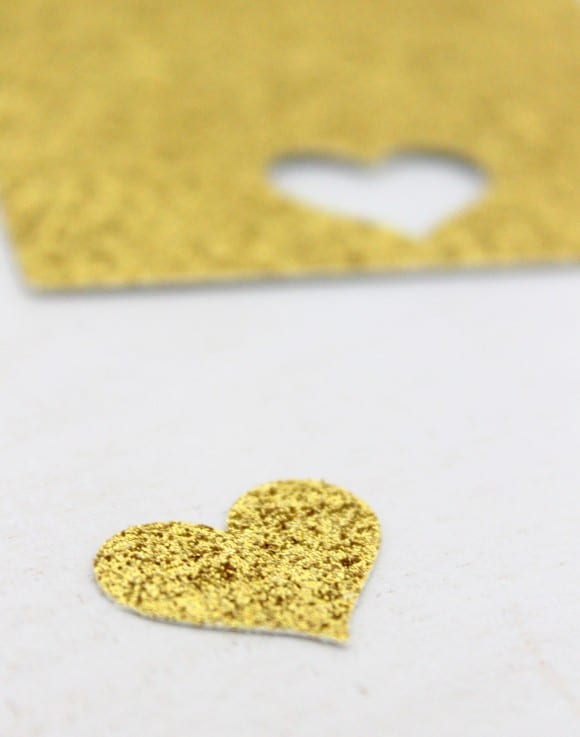 Gold heart for the Valentine's Day Cupcake | CatchMyParty.com