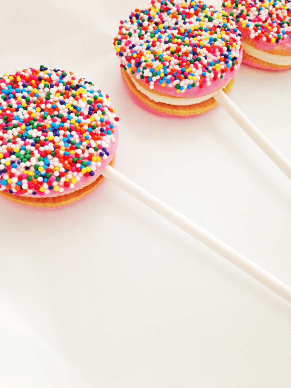 Finished Sprinkle Favor Pops | CatchMyParty.com