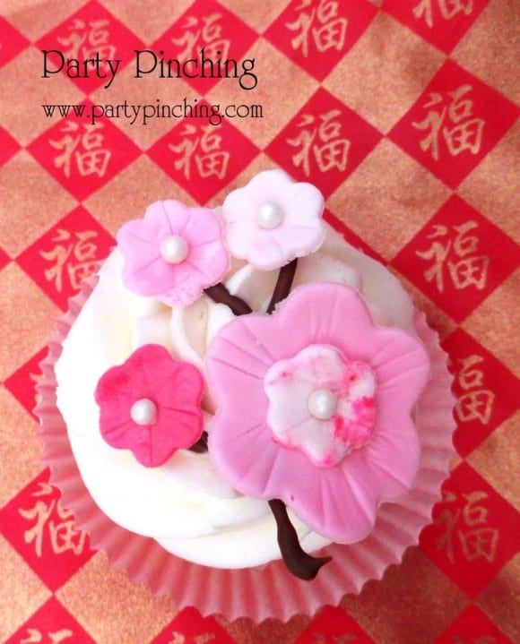 Cherry blossom cupcakes | CatchMyParty.com